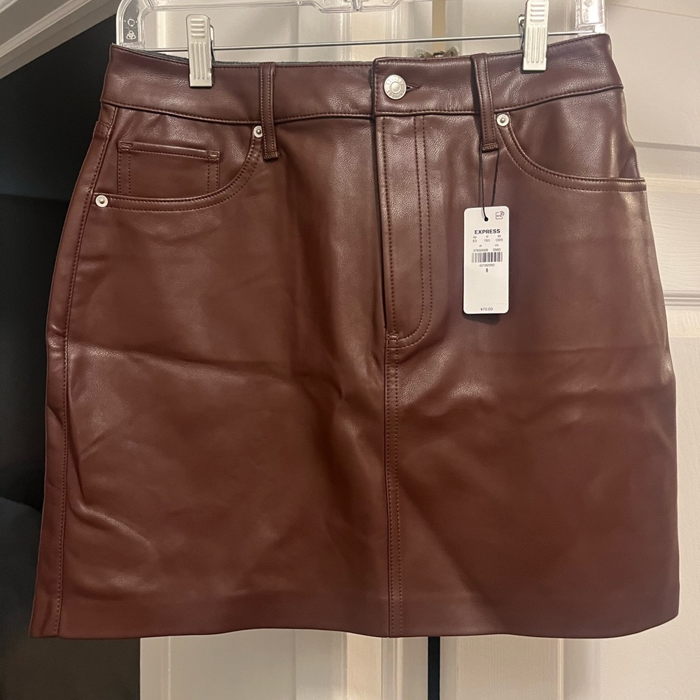 🆕 EXPRESS Faux Leather Skirt 🆕